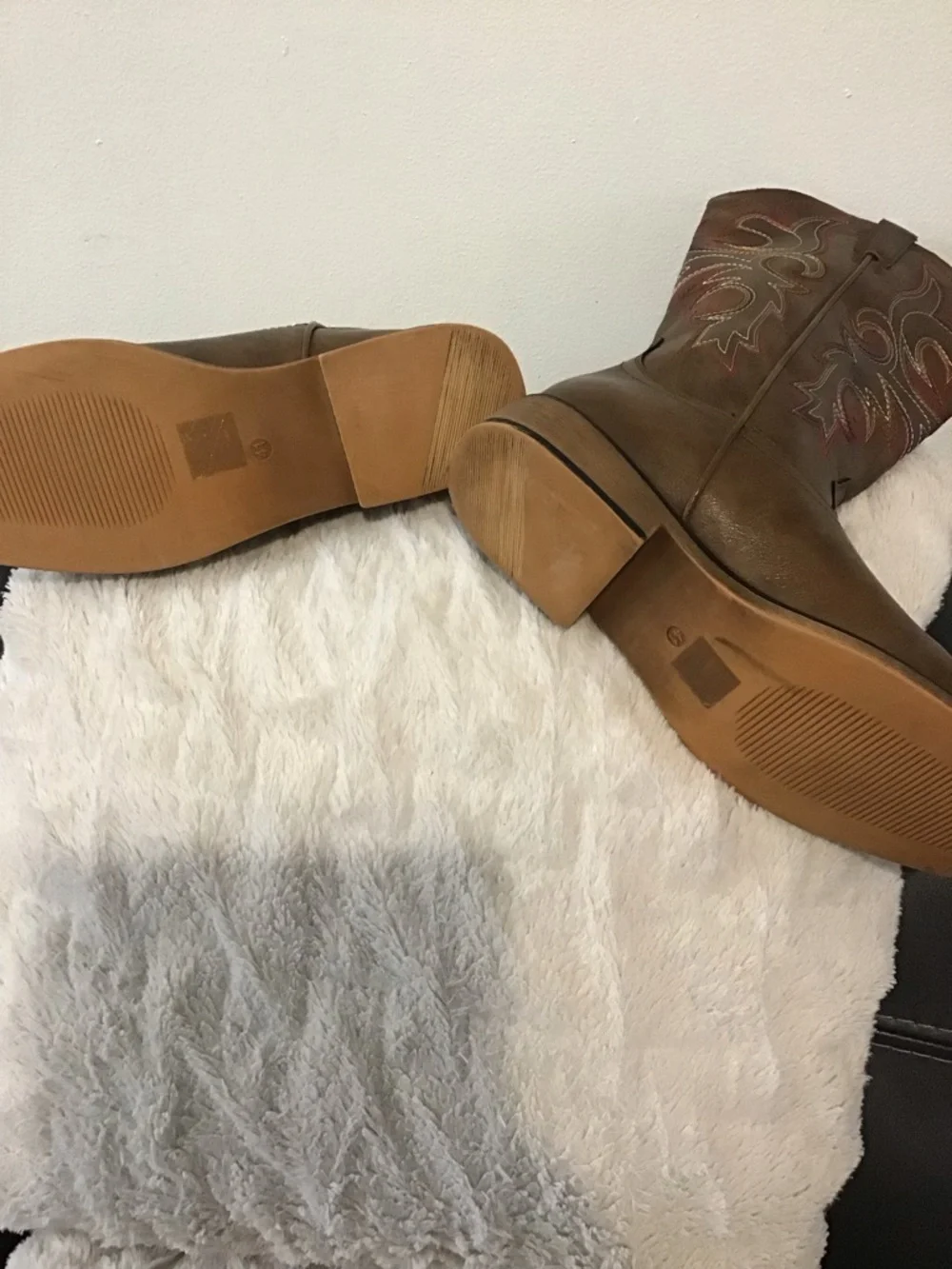 Classic Brown Men's Western Cowboy Boots - Picture 7 of 8